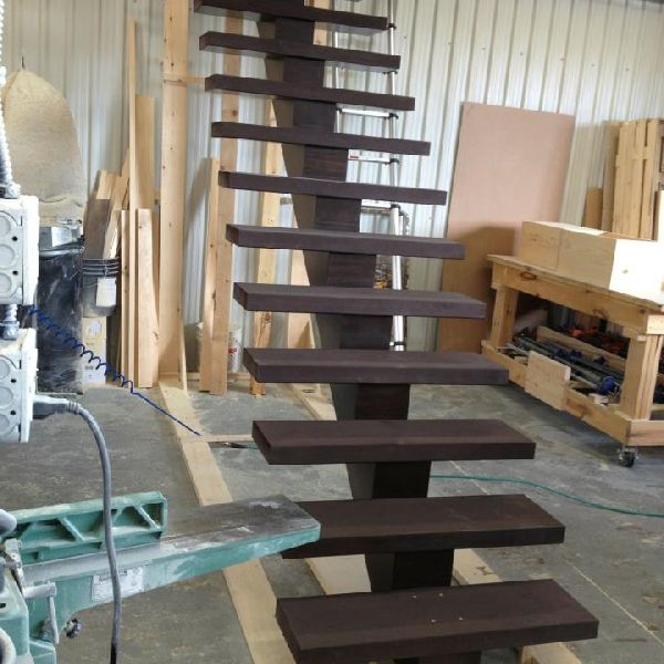 Custom staircases fabrication