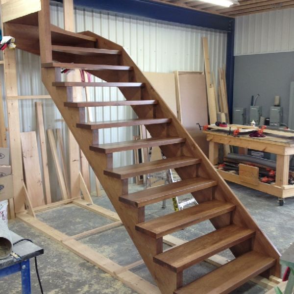 Custom staircases fabrication