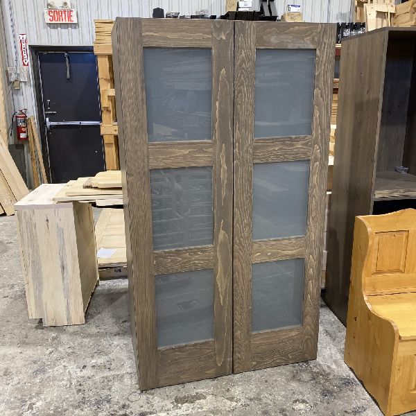 table industriel pin pine rustic rustique lumber wood custom made rough barn wood armoire colonial porte panneau shaker door panel home made custom made fabrication sur mesure