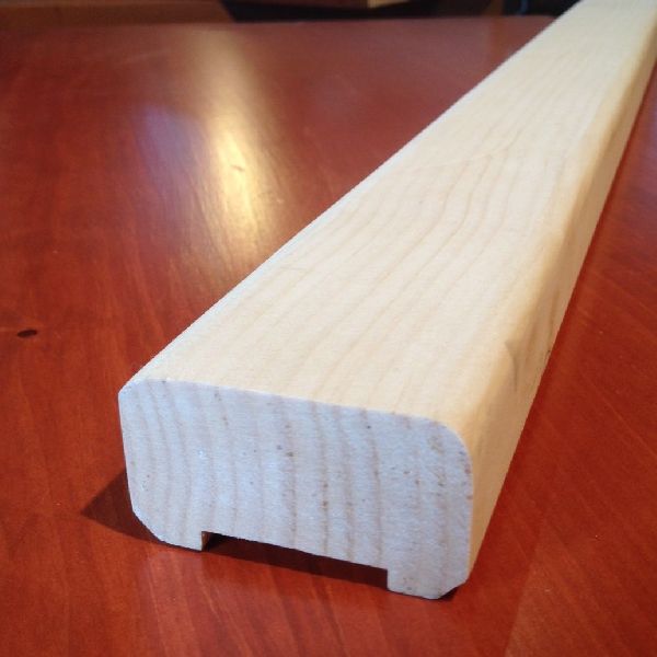 Wood hand rail. stairs main courante marcher escalier pin blanc noueux. whit pince stairs case lumber 