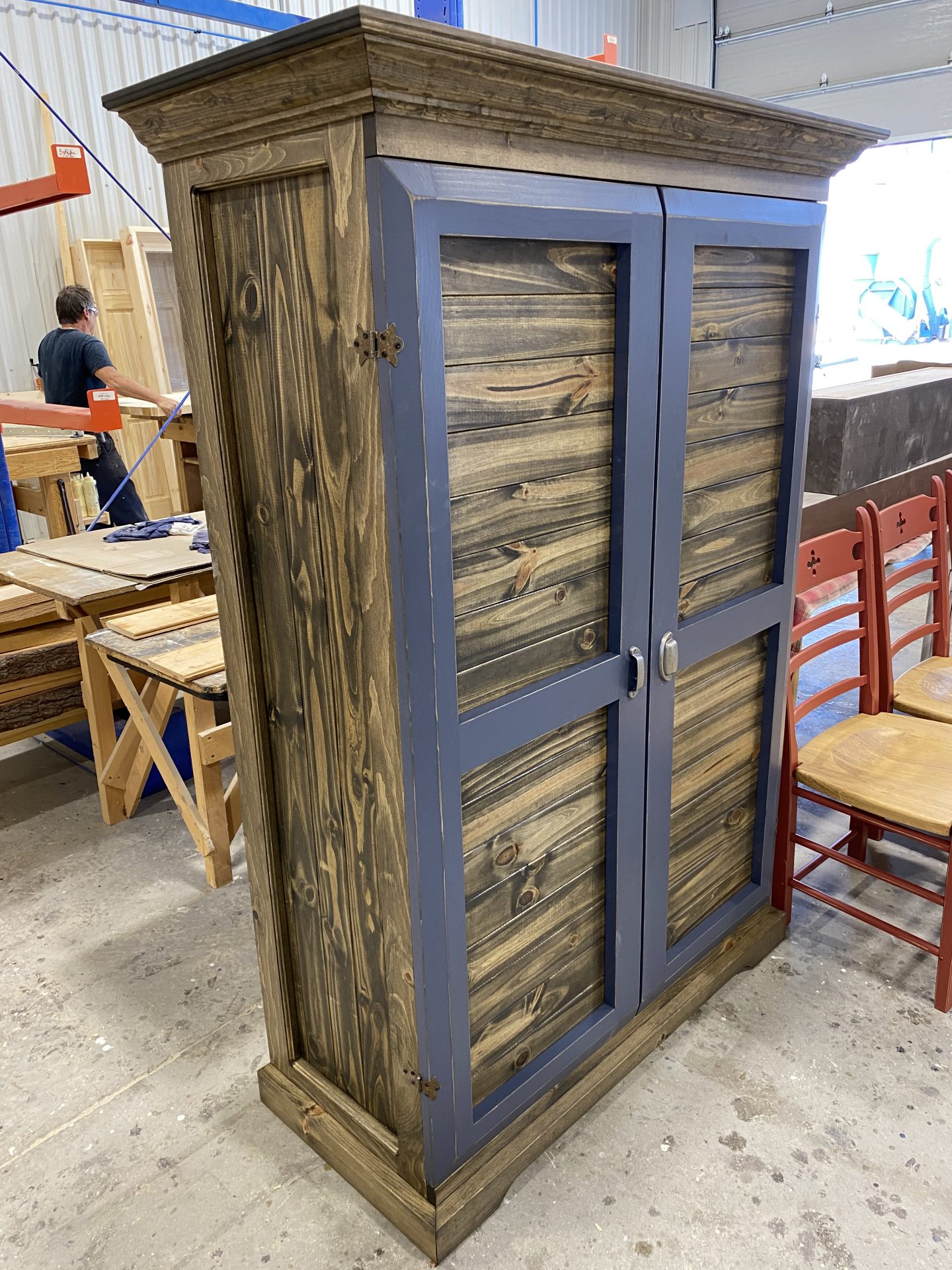 table industriel pin pine rustic rustique lumber wood custom made rough barn wood armoire colonial porte panneau shaker door panel home made custom made fabrication sur mesure