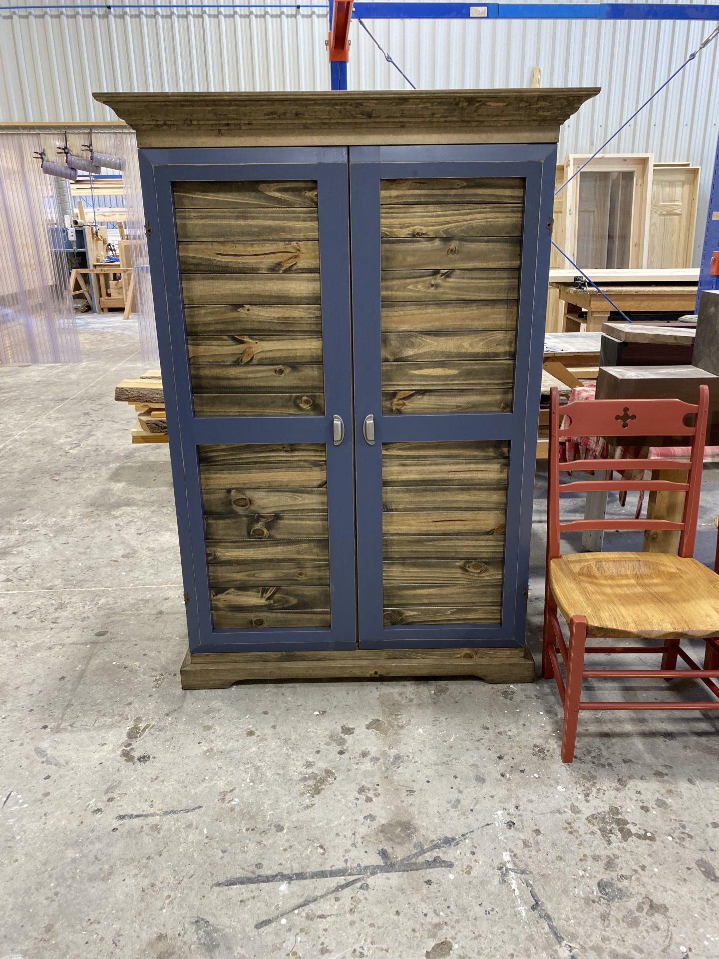 table industriel pin pine rustic rustique lumber wood custom made rough barn wood armoire colonial porte panneau shaker door panel home made custom made fabrication sur mesure