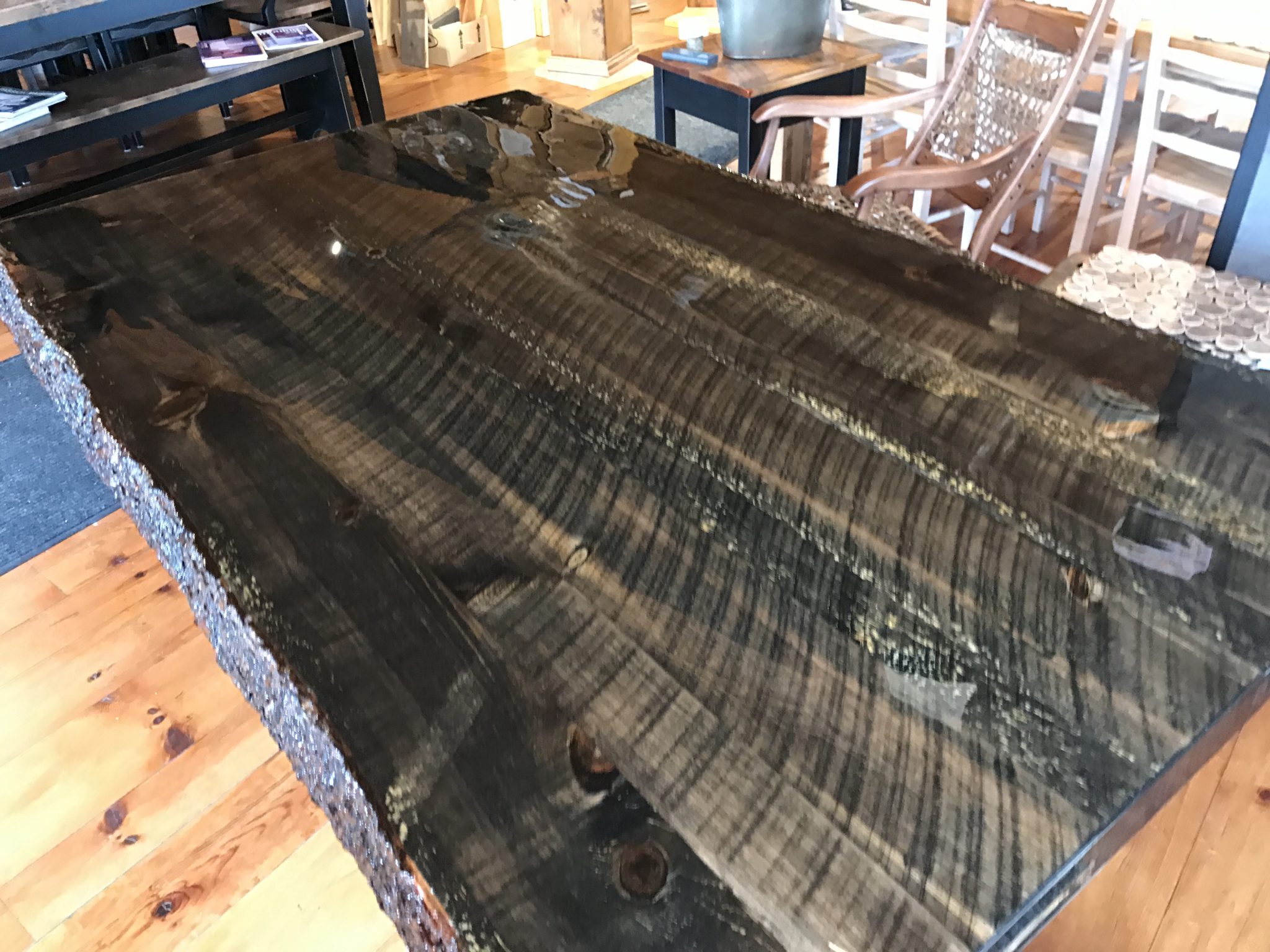 table live edge pin blanc epoxy industriel massif
