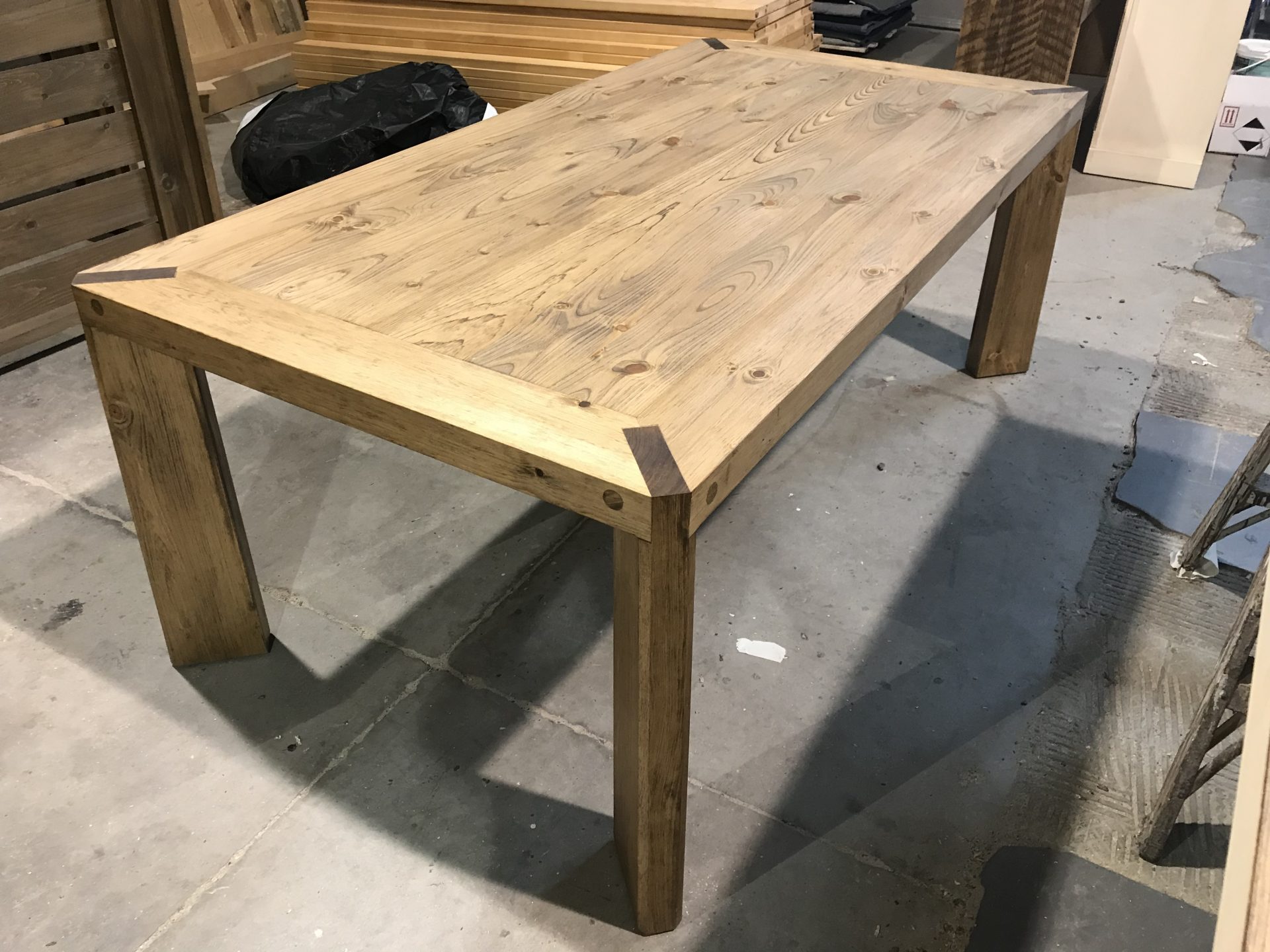 table industriel pin pine rustic rustique lumber wood custom made rough barn wood