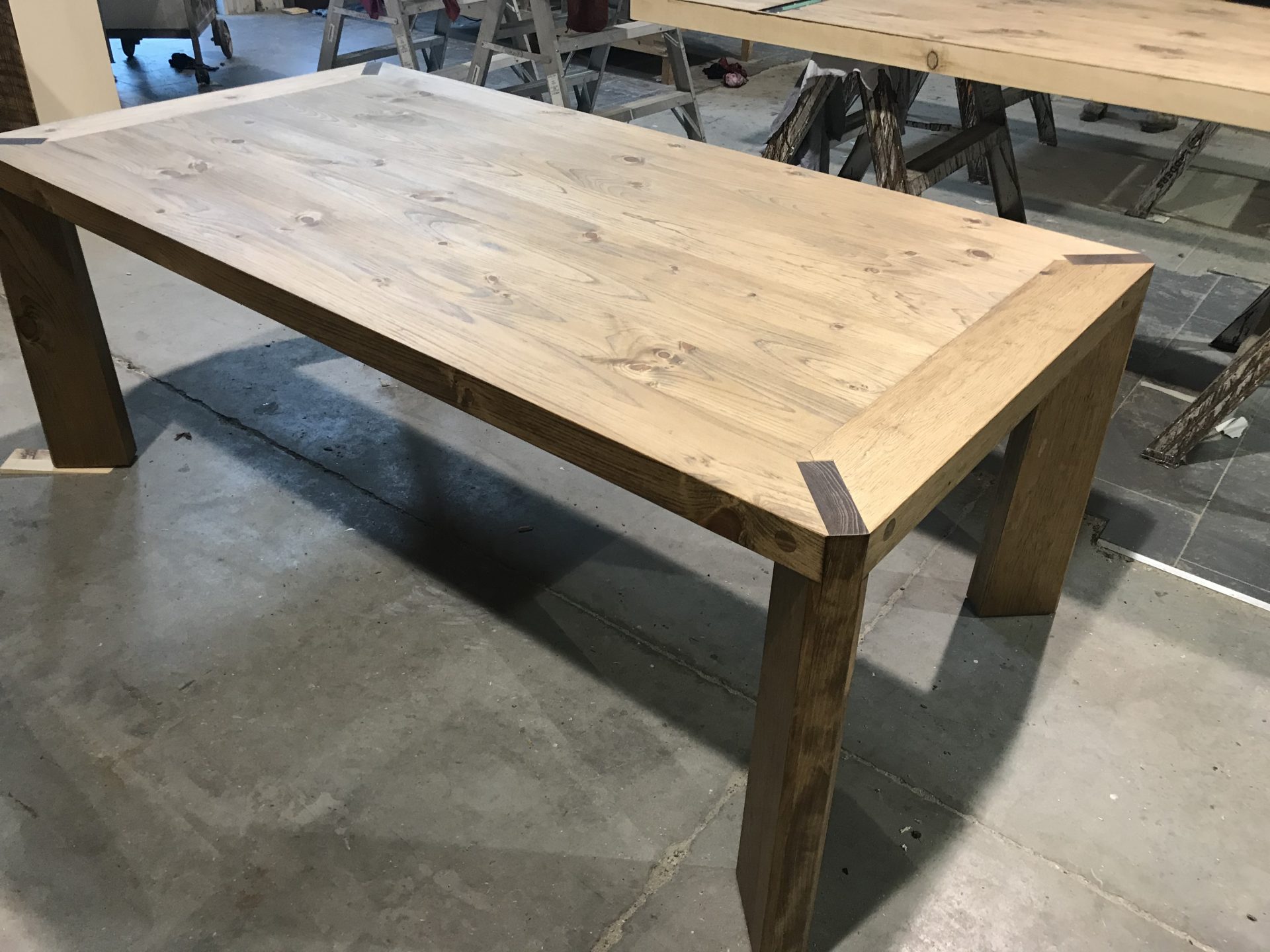 table industriel pin pine rustic rustique lumber wood custom made rough barn wood
