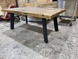table industriel pin pine rustic rustique lumber wood custom made rough barn wood