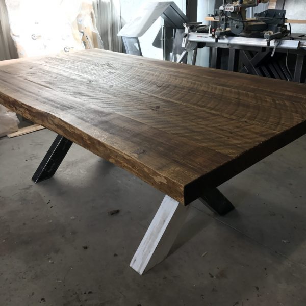 Live edge table with metal leg and wood – Pro-pin, the pine wood specialist